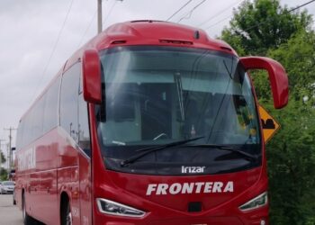 Aseguran en retén militar de Allende a chofer que trasladaba migrantes ocultos rumbo a Piedras Negras.