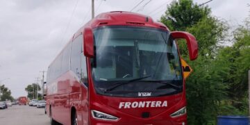 Aseguran en retén militar de Allende a chofer que trasladaba migrantes ocultos rumbo a Piedras Negras.
