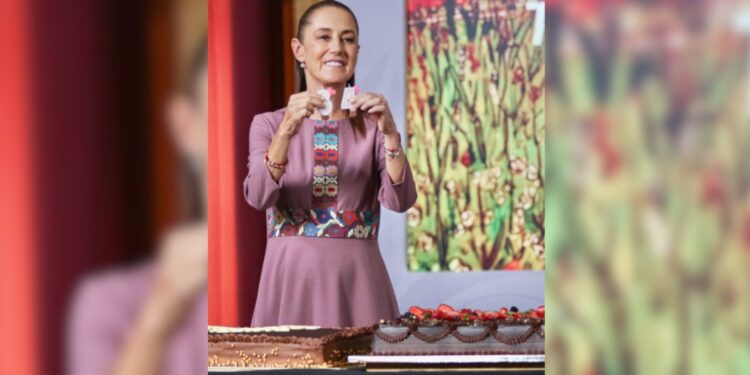 La presidenta recibió “Las Mañanitas” en Palacio Nacional; y prevé celebración sencilla en familia.