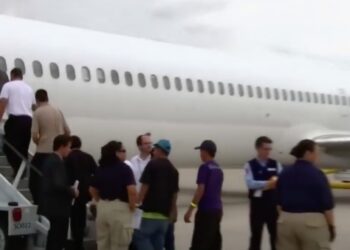 Corte federal avala reactivación de deportación exprés impulsada por Trump.