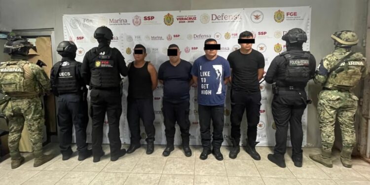 Hallan cuerpo en Moloacán durante investigación del caso Roxana Guzmán.