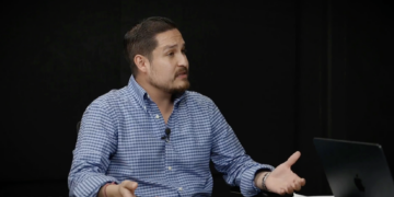 Eduardo Morales señaló que fotografías y dictámenes periciales integrados a una carpeta de investigación documentan las lesiones que observó en su hija.