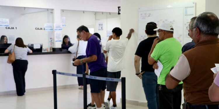 Ciudadana exhibe a SIMAS por justificar retraso en servicio con veda electoral.