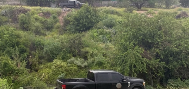 Autoridades resguardaron el área donde fue localizado el cuerpo en el sector Villa Campestre, en Piedras Negras.