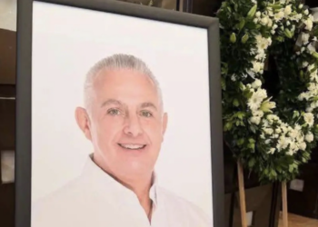 El senador Miguel Ángel Riquelme Solís acudió a la misa privada en memoria de Román Alberto Cepeda González y destacó su trayectoria política y su compromiso con Torreón.