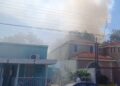 Incendio consume vivienda en la colonia Mundo Nuevo.