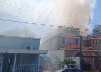 Incendio consume vivienda en la colonia Mundo Nuevo.