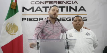 Asume Ernesto Abraham Piliado García Tránsito y Vialidad; alcalde lo presenta como “este muñeco” y “mi gordito de oro”.