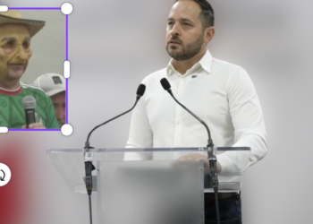 Jacobo asegura disponibilidad permanente “por teléfono”.