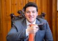 Integrantes de la Consejería Jurídica de Nuevo León entregaron la defensa por escrito de Samuel García ante el Congreso estatal,