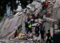 Doble terremoto en Venezuela deja 235 muertos y 4 mil 300 heridos; continúan labores de rescate.