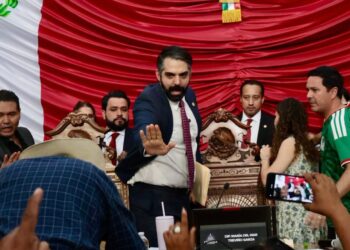 Antonio Attolini condenó la irrupción en el Congreso de Coahuila.