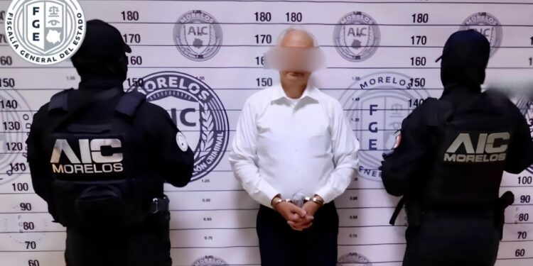 Jueza mantiene en prisión a exdirector de Pemex acusado de violencia familiar.
