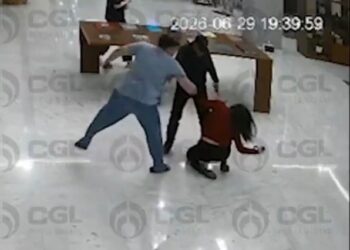 Viralizan agresión de empresario contra recepcionista en la Ciudad de México.
