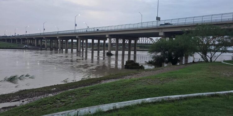 Comienza a descender el Río Bravo tras alcanzar un máximo histórico en 15 años.