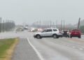 Inundaciones obligan al cierre de la carretera 90 en Texas; persisten bloqueos entre Uvalde, Knippa y Hondo.
