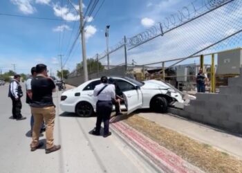 Conductor choca contra barda de Lear y es consignado en Piedras Negras