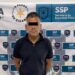 Detienen a presunto traficante de migrantes y rescatan a dos extranjeros.