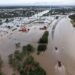 Suben a tres los fallecidos por inundaciones en Texas; suman más de 500 rescates.