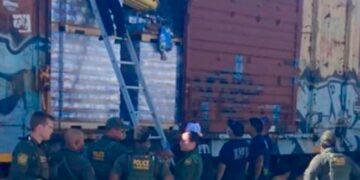 Fallecen dos migrantes por deshidratación.
