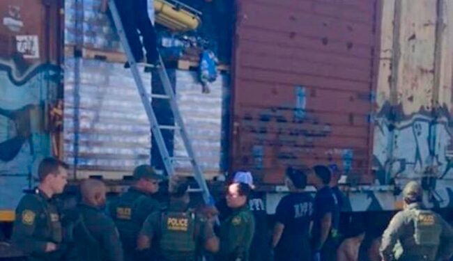 Fallecen dos migrantes por deshidratación.