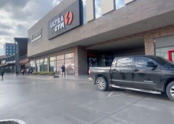 Fallece hombre durante rutina de ejercicio en gimnasio de Plaza Villa Alta.