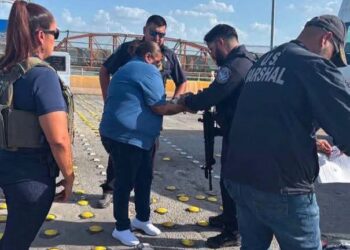 Entregan a fugitiva buscada por EU tras cuatro años oculta en México.