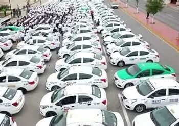 Jacobo impulsa taxis eléctricos por ahorro, pero Municipio mantiene flotilla de gasolina.