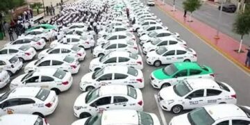 Jacobo impulsa taxis eléctricos por ahorro, pero Municipio mantiene flotilla de gasolina.