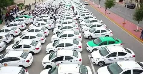 Jacobo impulsa taxis eléctricos por ahorro, pero Municipio mantiene flotilla de gasolina.