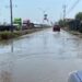 El derrame de aguas negras volvió a afectar la Ruta Fiscal.