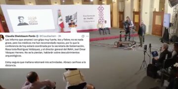 Claudia Sheinbaum informó que presenta una fuerte gripe, tos y fiebre, por lo que sus médicos le recomendaron reposo.