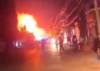 Investigan al CJNG tras explosión de vehículo frente a comandancia en Zacatecas.