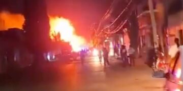 Investigan al CJNG tras explosión de vehículo frente a comandancia en Zacatecas.