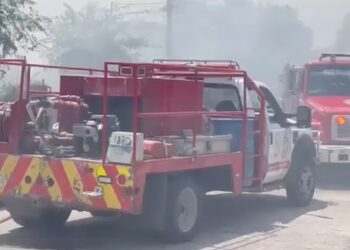 Pierde todo tras incendio que arrasó su vivienda y taller en Piedras Negras.