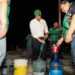 Recorre Memo Ruiz colonias con pipas para apoyar a familias sin agua.