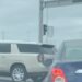 La unidad blindada oficial fue captada realizando una vuelta en “U” sobre el bulevar Pérez Treviño, en un punto donde la maniobra está prohibida.