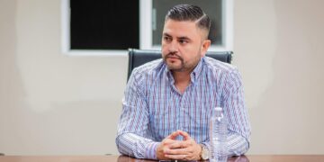 Investigan a contralor por presunta resolución contraria a la ley.