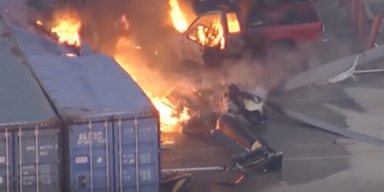 Se estrella helicóptero de noticias en Los Ángeles; mueren tres.