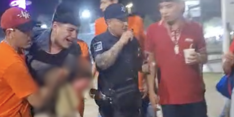 Joven queda grave tras ataque con navaja en la Macroplaza.
