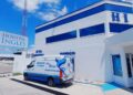 El trabajador fue trasladado en una unidad de Obras Públicas al Hospital Inglés tras sufrir la descarga eléctrica.