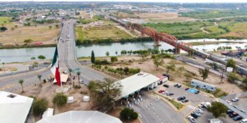 Restringen cruce de camiones vacíos por puentes de Piedras Negras.
