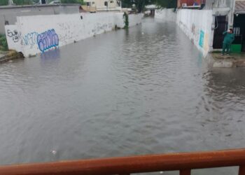 Cierran cruces y vados por acumulación de agua tras lluvias en Piedras Negras.
