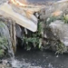 Aguas negras corren por el cauce de una antigua acequia en el área de Los Sabinos, en Villa de Fuente.
