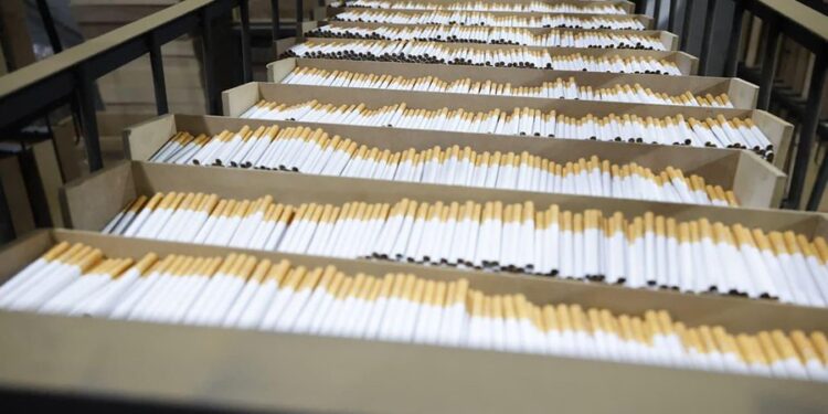 Golpe a fábrica de cigarros apócrifos; aseguran 60 toneladas en Edomex.