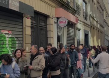 Brasileños acuden desde temprano a las urnas en la segunda vuelta presidencial.