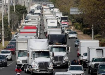 Inseguridad y cambios fiscales motivan paro de transportistas.