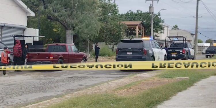 Hallan muerto a hombre en un terreno de la Lázaro Cárdenas.