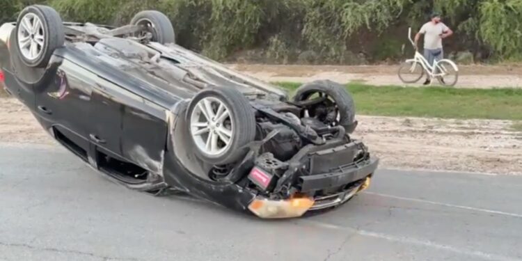 Adolescente de 16 años protagoniza choque-volcadura en Piedras Negras.
